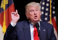 Trump alerta de la "división" y las "tensiones raciales" en EEUU tras el ataque de Dallas