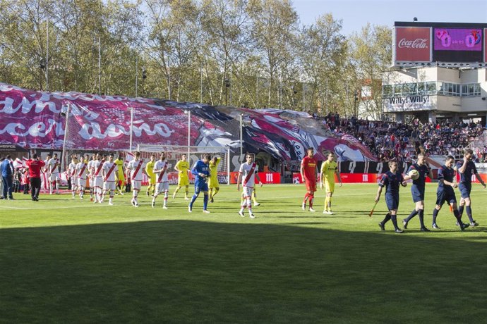 Salida jugadores del Rayo Vallecano y Villarreal