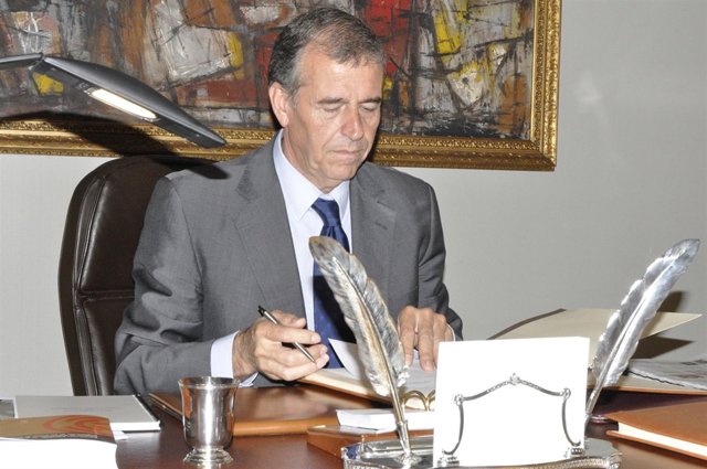 El presidente de las Cortes de Aragón de la IX Legislatura, Antonio Cosculluela