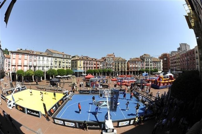 La Plaza Mayor de Burgos celebra el circuito plaza 3x3