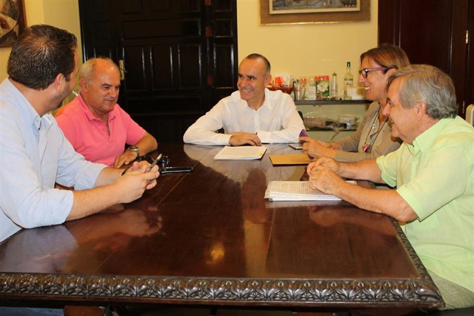Reunión del PSOE con vecinos de Triana Norte