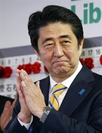 La coalición gobernante consigue la mayoría en la Cámara Alta japonesa, según un sondeo a pie de urna