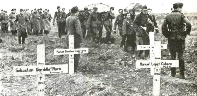 Entierro de soldados españoes en Rusia 