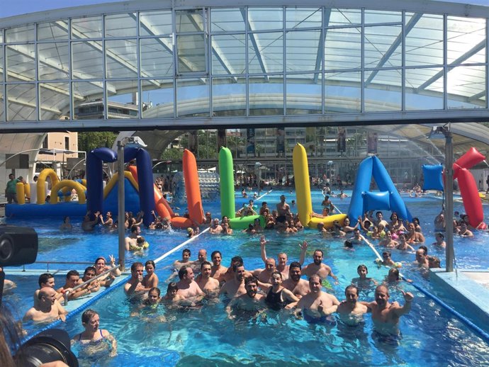 El conseller Comín y participantes del XXIII 'Mulla't per l'esclerosi múltiple'