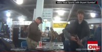 Vídeo de la CNN muestra a chico de 13 años comprando un arma a la primera pero no puede comprar tabaco en EEUU