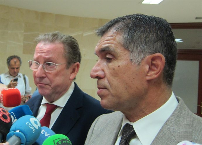 Emilio de Llera, consejero de Justicia, y Lorenzo del Río, presidente del TSJA