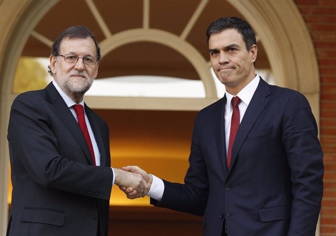 Rajoy llama a Sánchez vía twitter