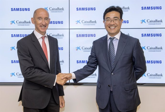 François Miqueu (CaixaBank) y  YoungSoo Kim (Samsung)