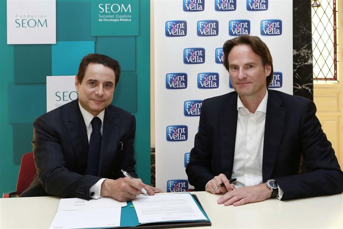 Firma Acuerdo FONTVELLA - SOCIEDAD ESPAÑOLA DE ONCOLOGÍA MÉDICA