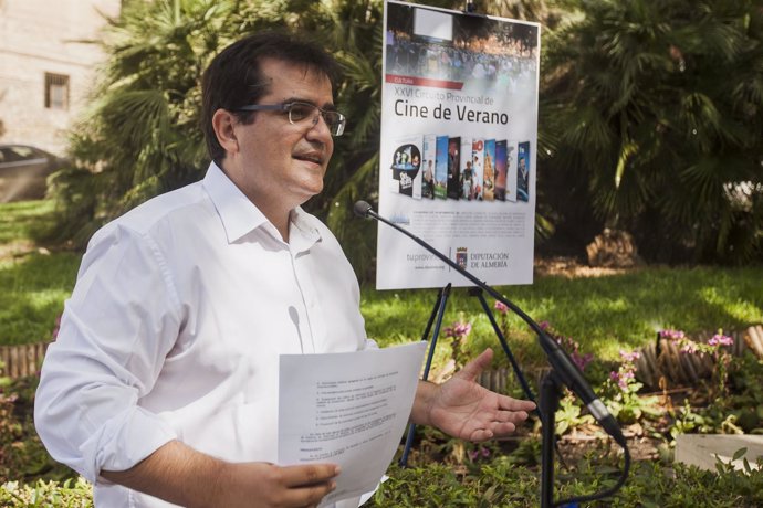 Antonio Jesús Rodríguez ha presentado el Circuito Provincial de Cine de Verano.