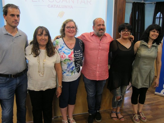 En el centro, O.Guardingo arropado por miembros de su candidatura