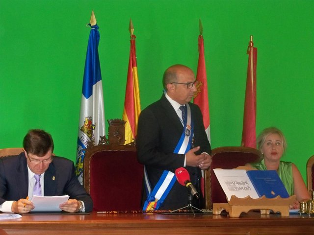 Francisco Castañón tras tomar posesión de su cargo