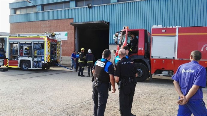 Imagen del incendio en la nave de Adif