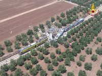 Aumenta a 23 el balance de muertos por el choque frontal de trenes en el sur de Italia