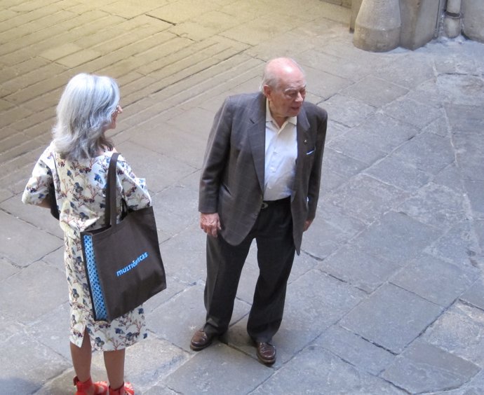 El expresidente Jordi Pujol en la entrada del Ateneu Barcelonès