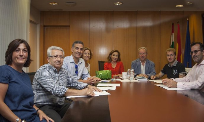 La consejera, con los responsables de las asociaciones