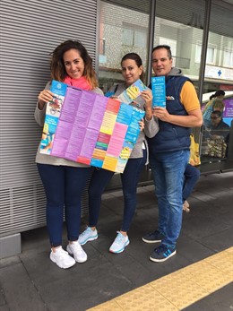 Reparten 15.000 desplegables con las ofertas de la Zona Comercial Tranvía