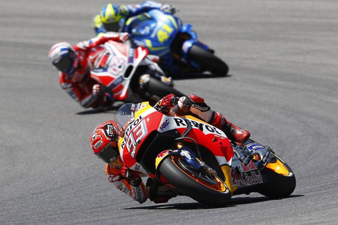 Marc Márquez seguido de Dovicioso y Aleix Espargaro en el GGPP de Italia 2016