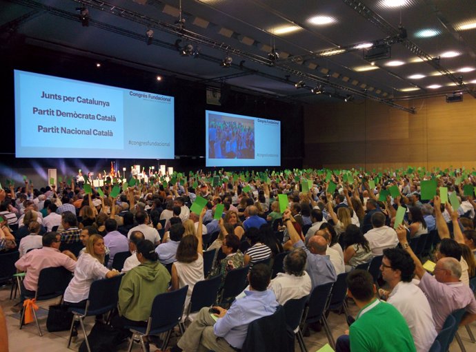 Votación del pleno del Congreso Fundacional del la nueva CDC