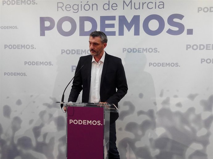 Urralburu en rueda de prensa