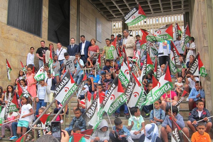 Guillermo Martínez en su recepción a los niños saharuis de Vacaciones en Paz