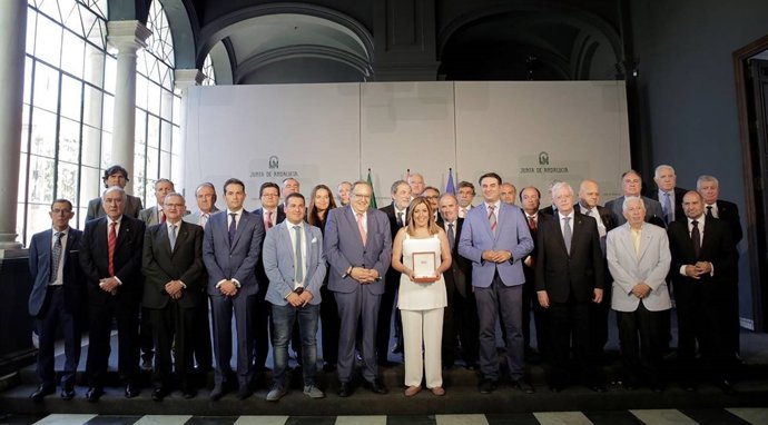 Susana Díaz se reúne con la junta directiva de la Federación Andaluza de Fútbol
