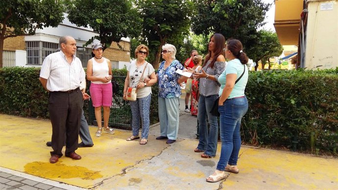 Imagen de la concejal en la plaza Fausto.