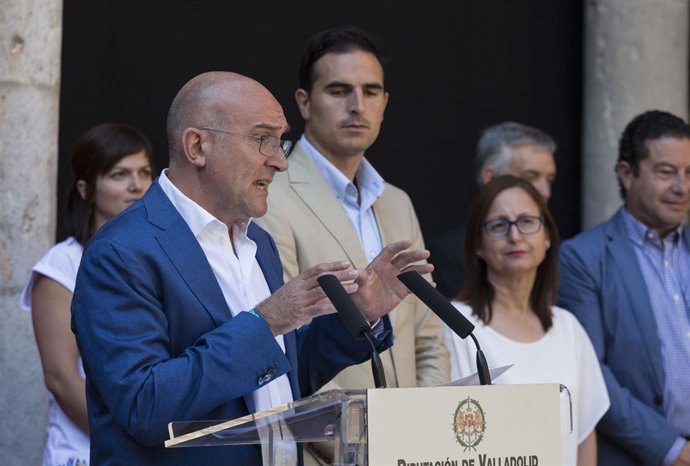 Jesús Julio Carnero da una rueda de prensa