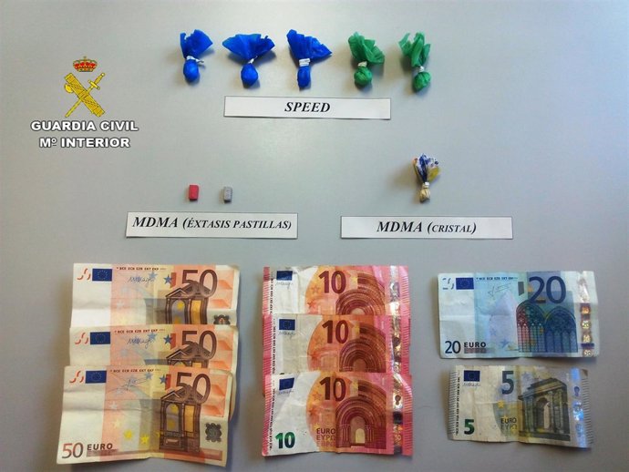 DROGA EN EL INTERIOR DE UN VEHÍCULO