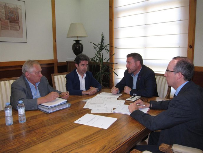 José Luis Soro y Luis Felipe se han reunido hoy en el edificio Pignatelli 