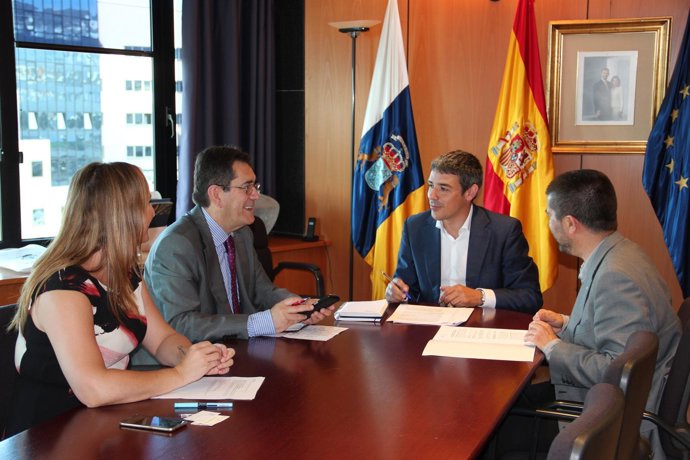 Reunión del consejero con el rector de la ULL