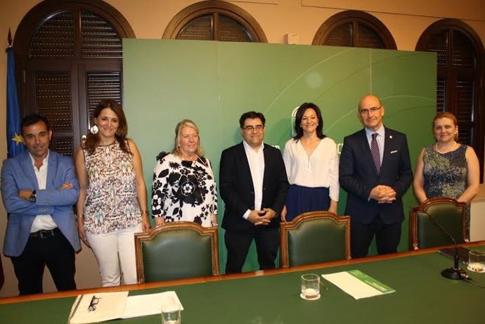 Crespín y Carmona (dcha.) durante la presentación de la oferta formativa