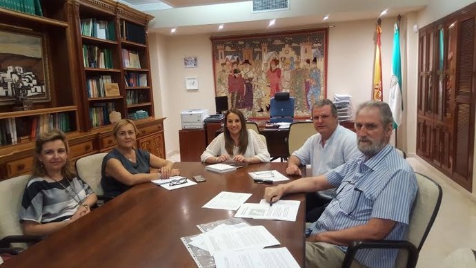 Ruiz (centro) durante la reunión mantenida
