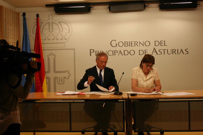 El presidente de Viesgo, Miguel Antoñanzas y Pilar Varela