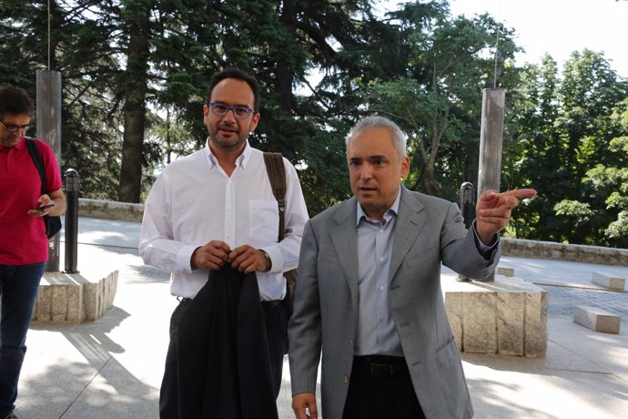 Antonio Hernando y Rafael Simancas en los cusros de verano de El Escorial