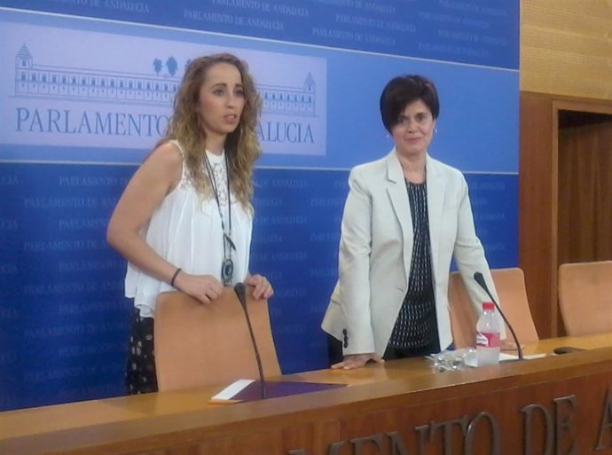 Las diputadas autonómicas de Podemos Mercedes Barranco y Esperanza Gómez