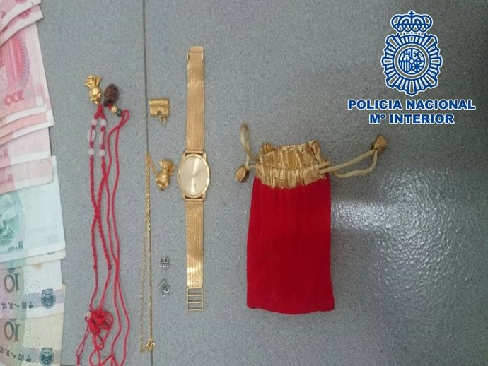 Imagen de varios de objetos robados.