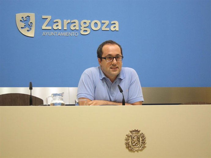 El consejero de Servicios Públicos y Personal de Zaragoza, Alberto Cubero
