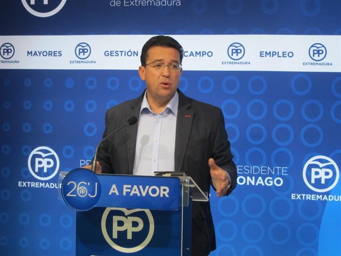 Fernando Manzano en rueda de prensa sobre le Debate del Estado de la Región