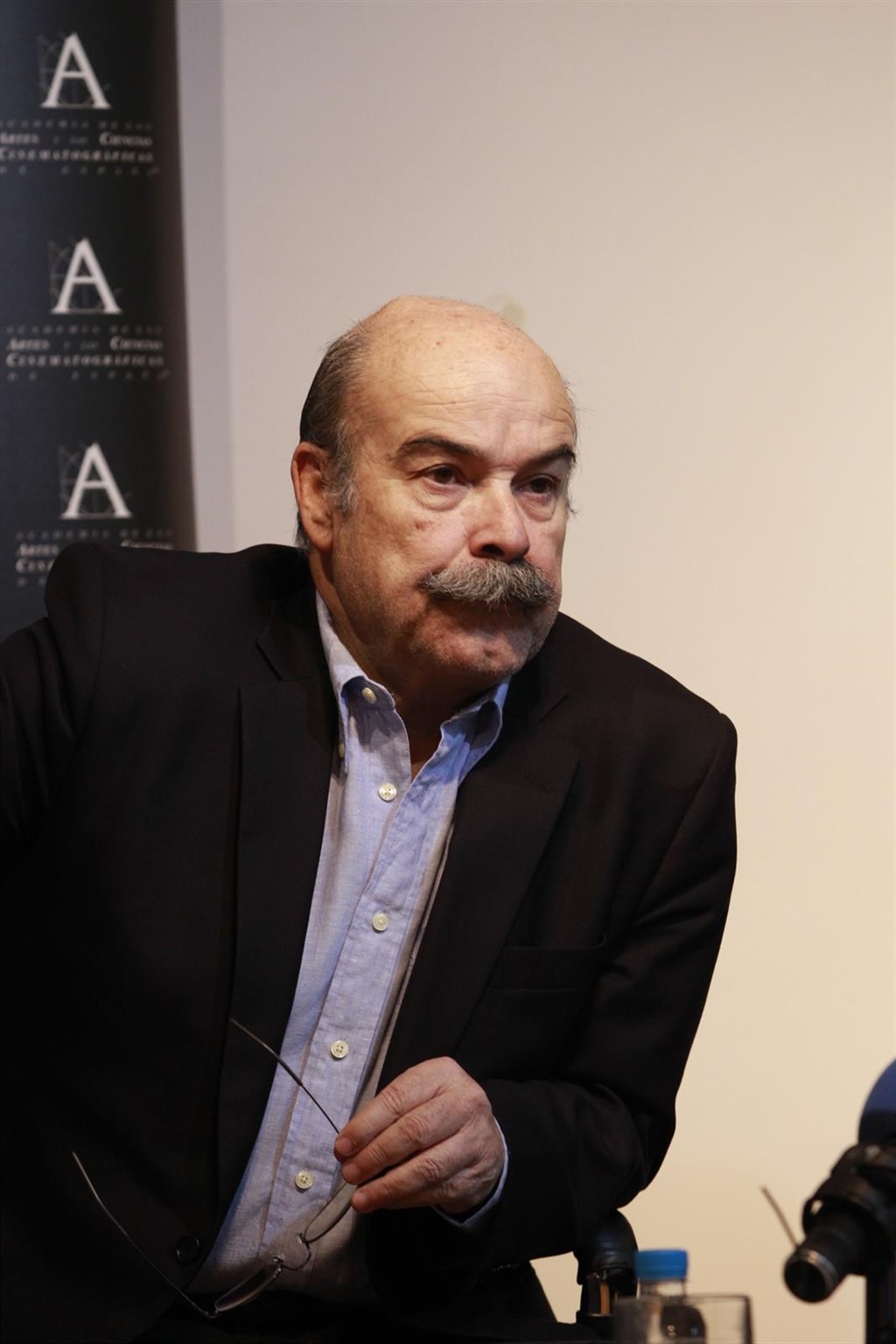Antonio Resines dimite como presidente de la Academia de Cine Antonio Resines dimite como presidente de la Academia de Cine