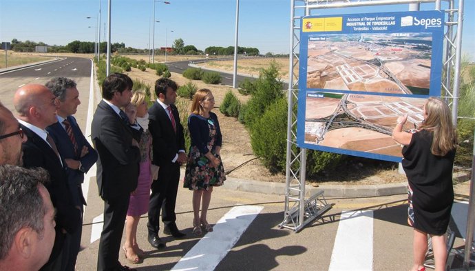 La directora general de Sepes explica el proyecto de los accesos al polígono
