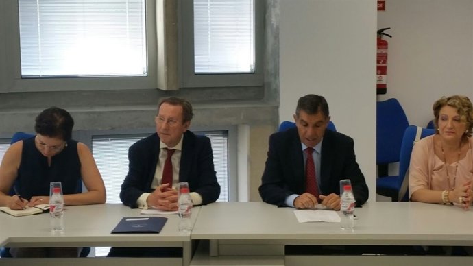 De Llera y Del Río, en la reunión con operadores jurídicos de Almería