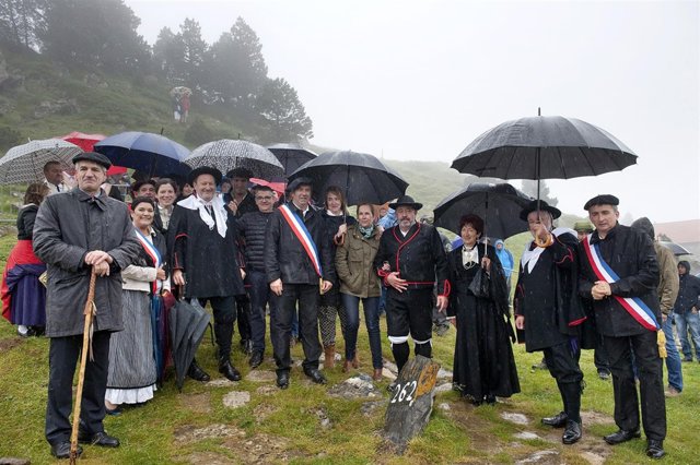 Un momento de la ceremonia que ha tenido lugar este mediodía