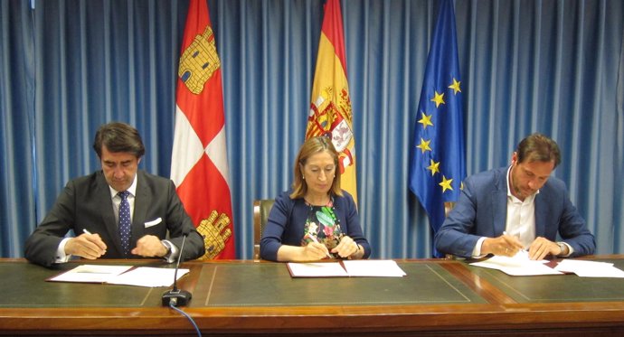 Firma del convenio entre Junta, Ministerio y Ayuntamiento de Valladolid