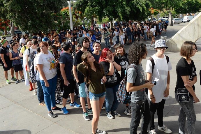 Colas para entrar en TLP Tenerife