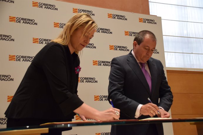 Gobierno de Aragón y Sodiar firman el convenio para la línea de financiación. 