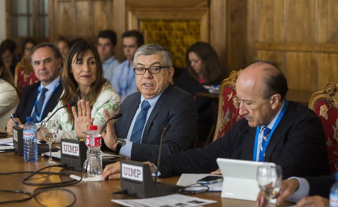 13-07-2016 Santander UIMPLas empresas multilatinas y su papel en el desarrollo d