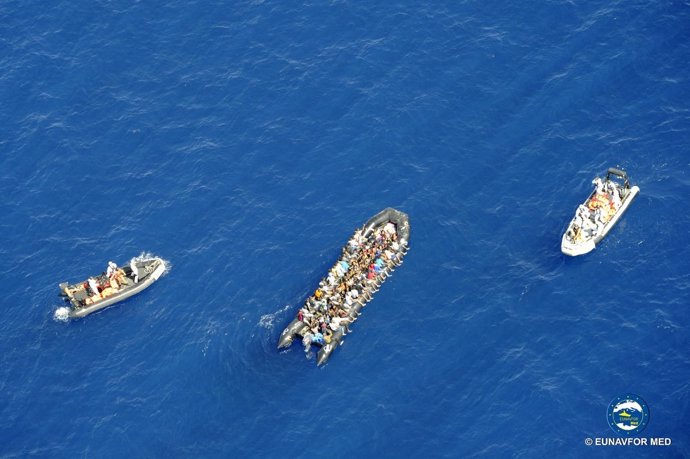 La fragata 'Reina Sofía' rescata a otros 120 inmigrantes procentes de Libia