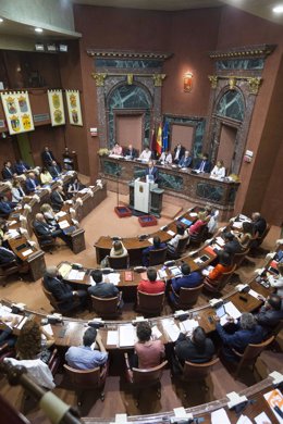 Hemiciclo con presidente Sánchez en Debate Estado Región en Asamblea