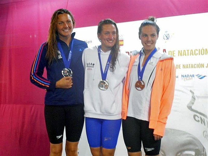 Mireia Belmonte comienza con oro y récord de los campeonatos en el 800 libre